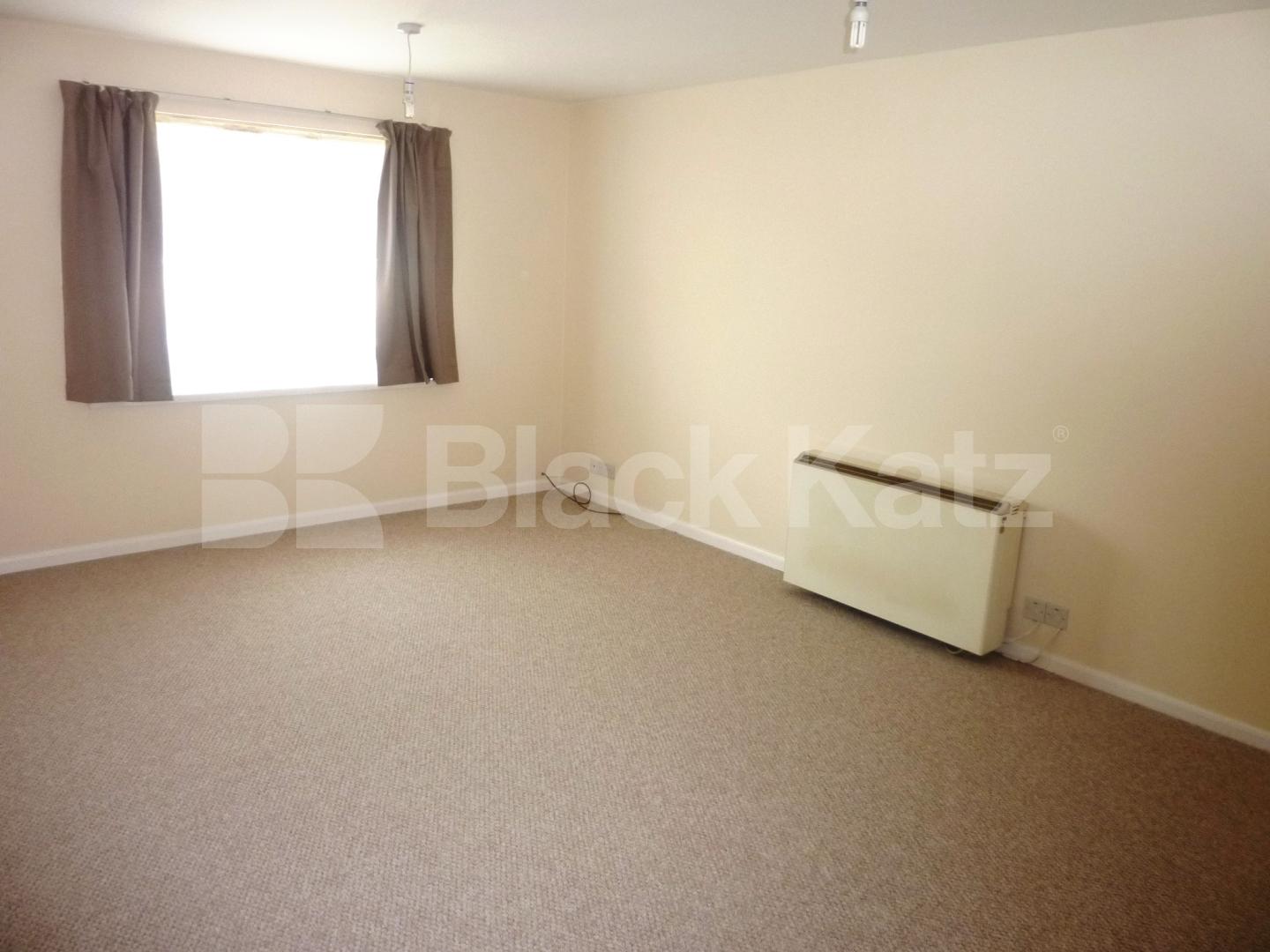 			3 MINUTES TO TUBE!, 1 Bedroom, 1 bath, 1 reception Flat			 Heddington Grove, CALEDONIAN ROAD